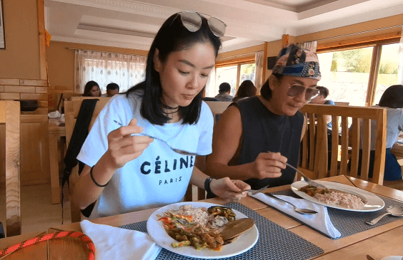 Chen Han Eating