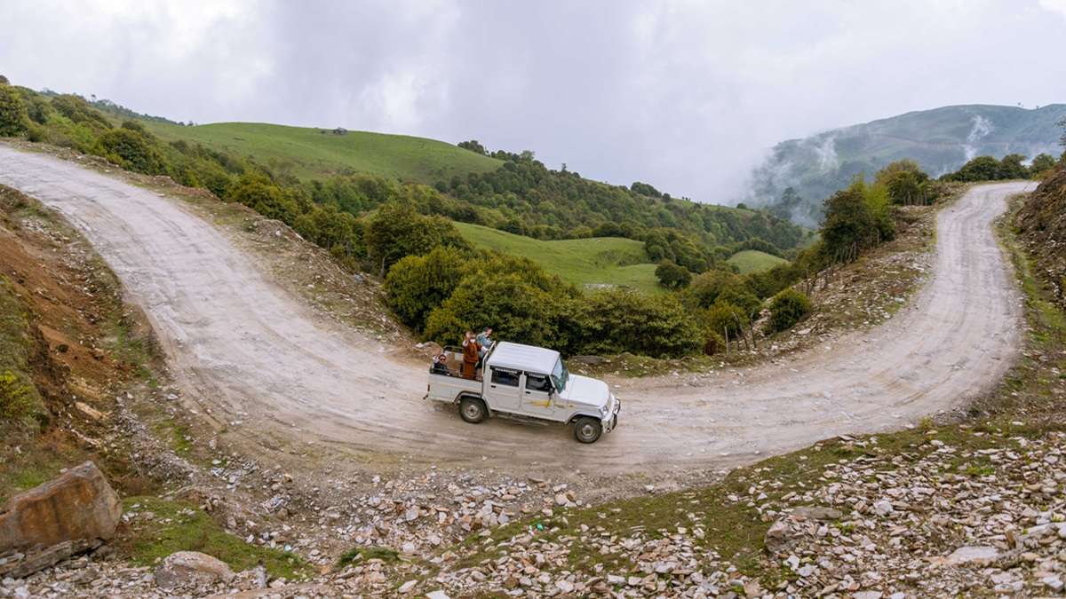 Spectacular mountain views on the road to Merak