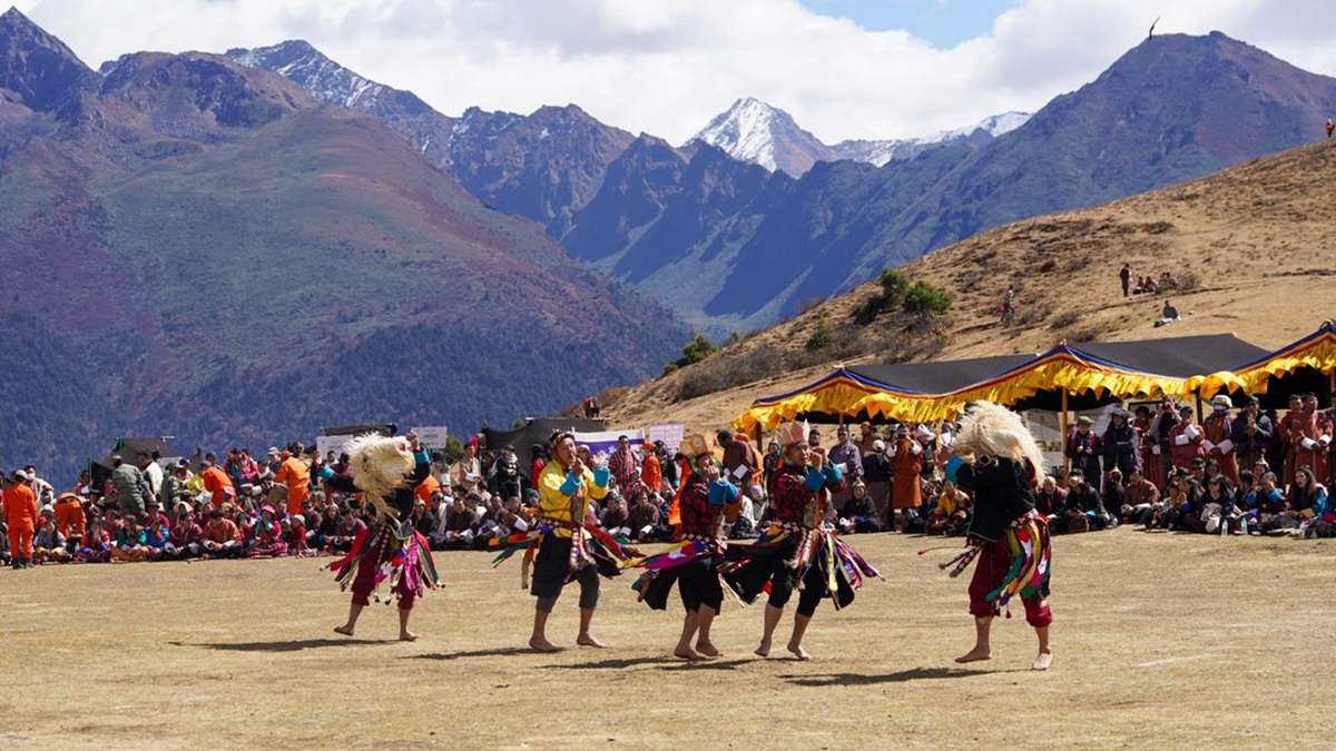 Experience vibrant highlander performances at the Royal Highland Festival
