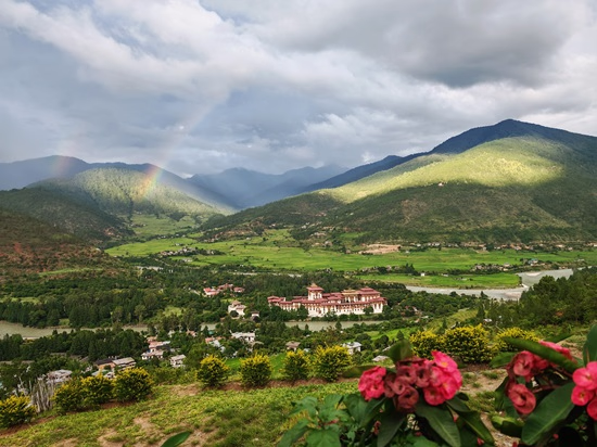 Beyond Itineraries: The Insider Experience 1