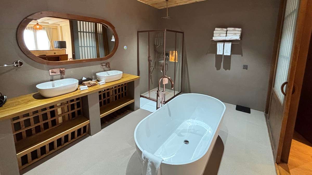 Terma Linca Paro Suite bathroom