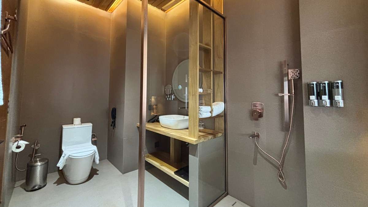 Terma Linca Paro Deluxe Room bathroom