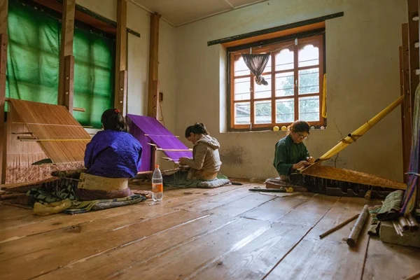 Traditional Bhutanese Weaving Class 1