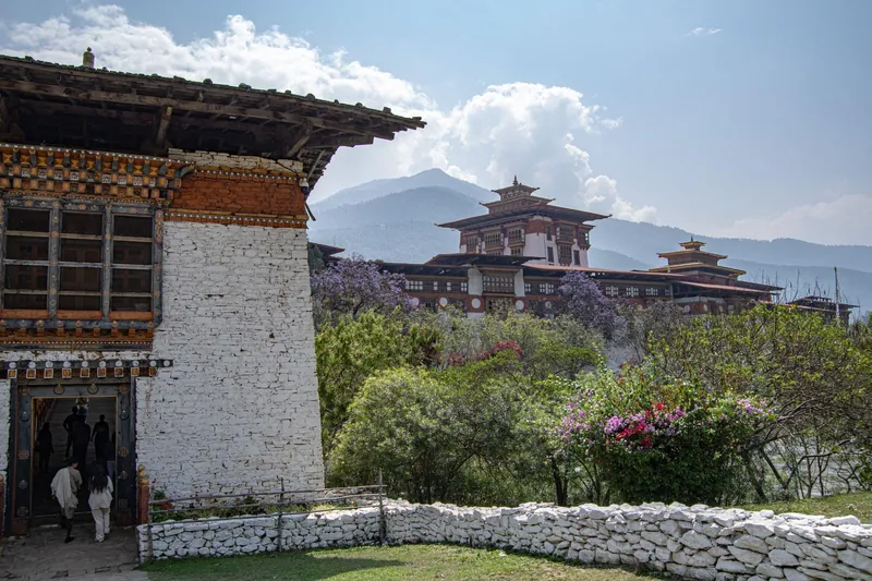 Bhutans weather in April 3